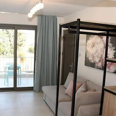 Theano Luxury *