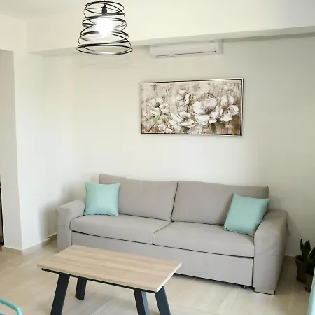 Theano Luxury فندق نيكيتي