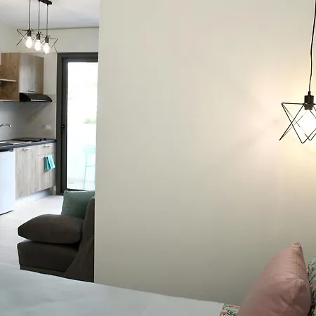 Theano Luxury فندق