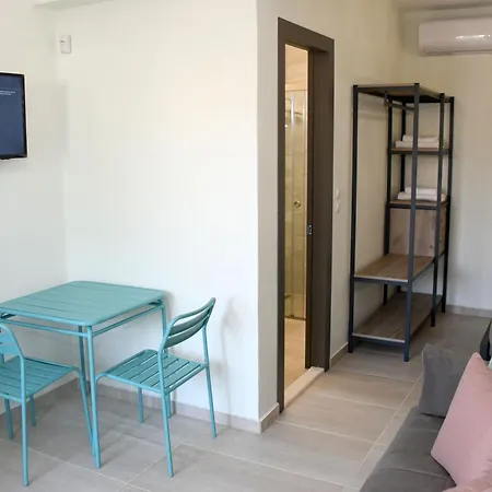 Theano Luxury فندق نيكيتي